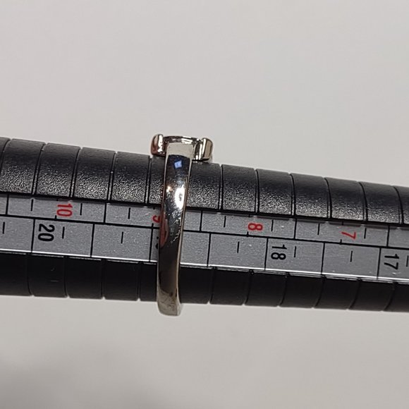 Pretty Silver Tone Ring With Purple Stones Size 8.75 - Picture 13 of 14